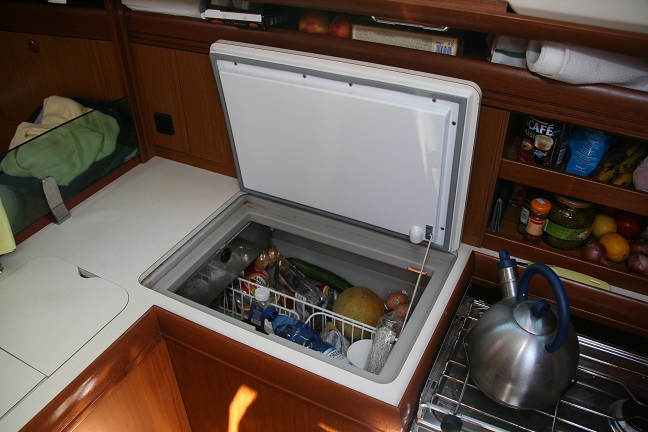 Bareboat charters  – how to keep the fridge cool